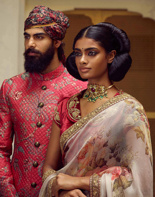 Sabyasachi Heritage Jewelry CollectionPhotography: Tarun VishwaModel: Archana Akil Kumar