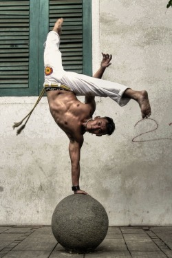 brazilwonders:  Capoeira (via pinterest)