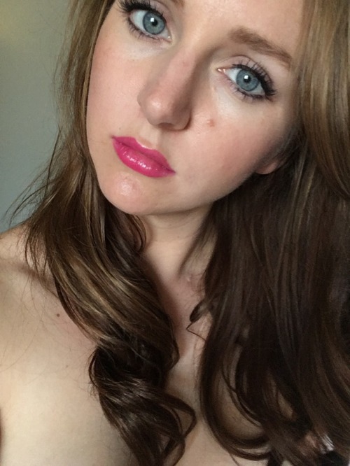 mrs-tasty:  These lips are just begging you to ruin my lipstick!! Xoxo @mrs-tasty