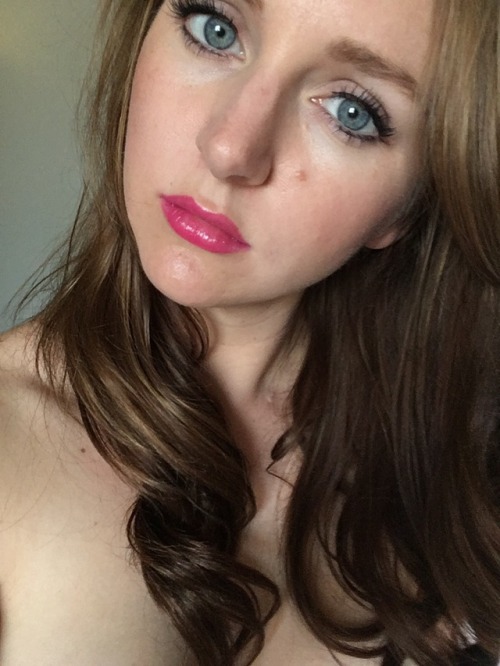 mrs-tasty:  These lips are just begging you to ruin my lipstick!! Xoxo @mrs-tasty