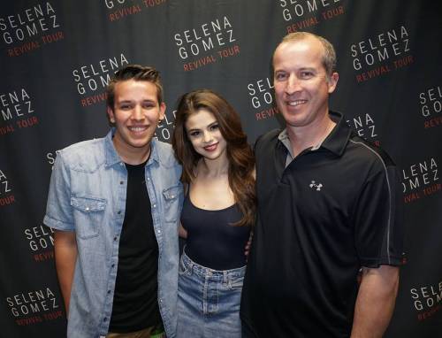 selenagomezlust:    See-through meet and greet Part 2  Ending 2016 with the hottest thing we saw all year, Selena’s nipples.  