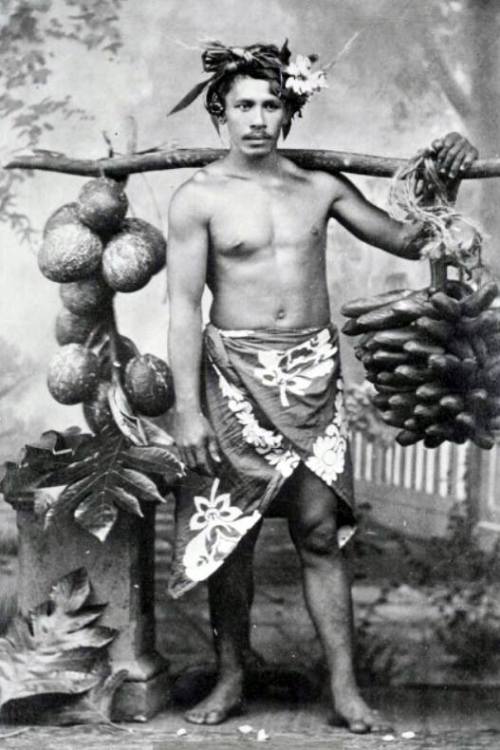 XXX sisterwolf:  Tahitian man with breadfruit, photo