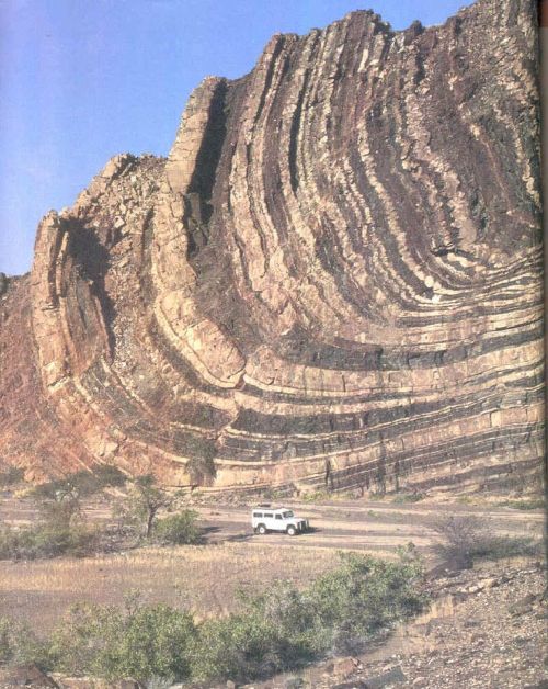 blamoscience:ifuckingloveminerals:Geologic Folding Lower Ugab Valley, NamibiaThere’s somethin