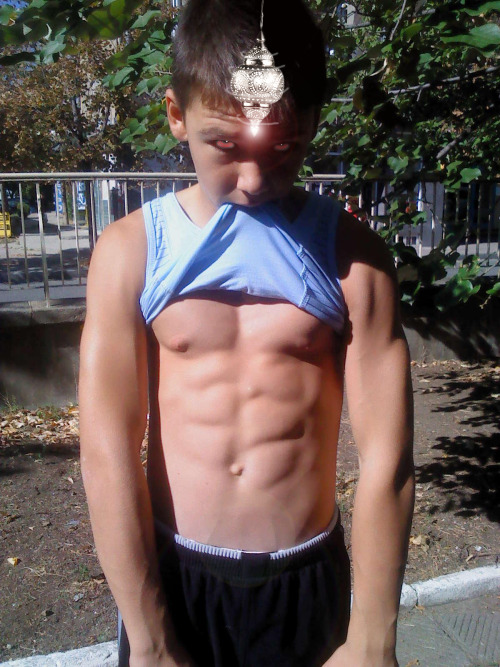 hypnodavid:  Good boy, just keep looking. Now, lift up your shirt for your Master…