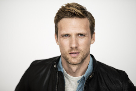 raccoon-knows:Teddy Sears ficha por el piloto de Doubt  Teddy Sears actor al que