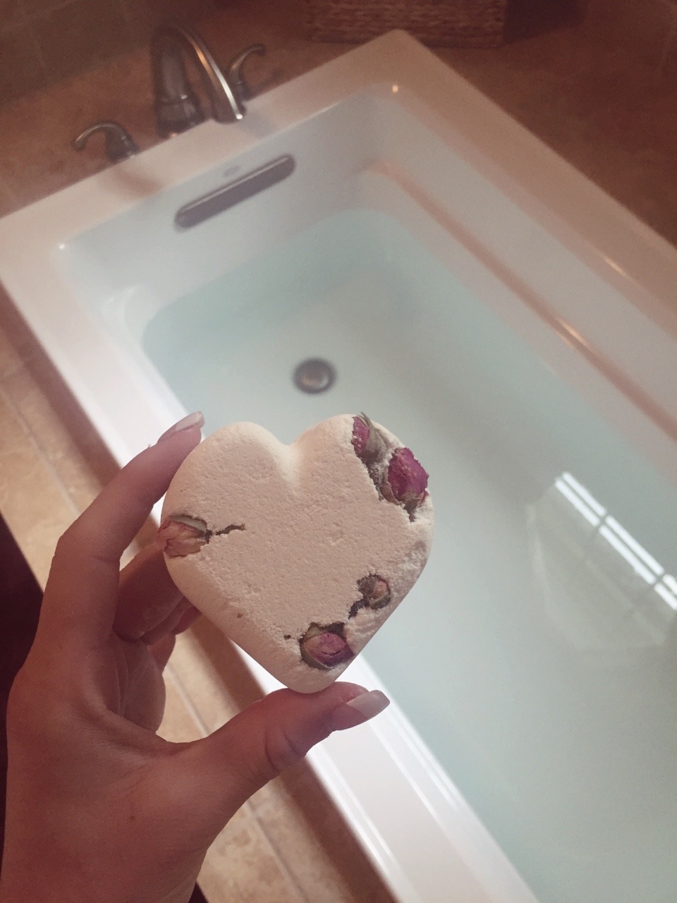emilyologist:  this bath bomb filled my tub with little roses