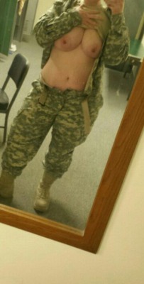 classysassyredd:  Show me your support for the troops! A special shout out to those that are overseas right now xoxo