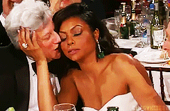 bussykween:  Taraji P. Henson Hands Out Cookies During Her Golden Globes Acceptance