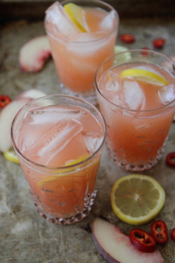 gastrogirl:  spicy white peach lemonade.