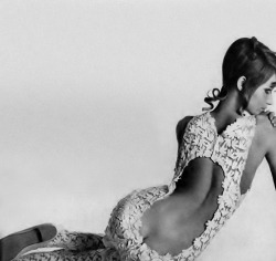 deshistoiresdemode:Veruschka by Irving Penn,