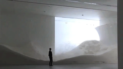 Tokujin Yoshioka’s project ‘snow’ is a dynamic 15-meter-wide installation. It cons