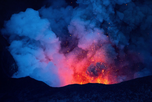 Porn photo nubbsgalore:  photos of a volcanic eruption