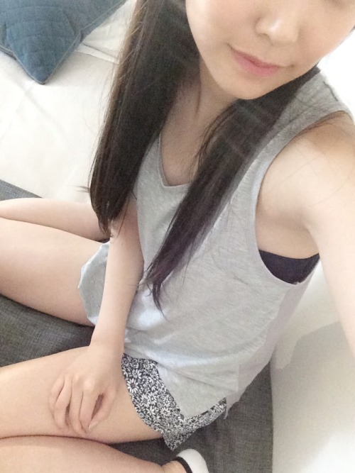 acehikari4:  [G+] Shiroma Miru2014.08.09  7.12amおはようかい(°_°)Ohayoukai. (°_°)ツインるんにしてみたけど、、、I tried having a twintail but…うーーんん。。(´･_･`)。。Errmmm 。。(´･_･`)。。髪の毛さん、、迷いちゅーー？？？Maybe