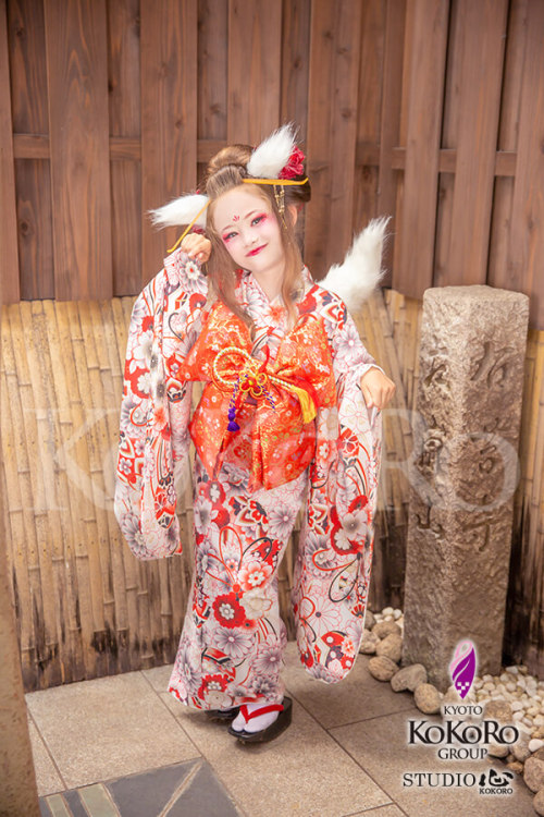 Kogitsune (fox cub), cheeky kid photoshoot by Studio Kokoro. I would have LOVED that dress up as a k