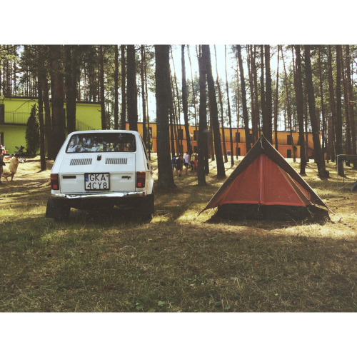 Wczasy pod namiotem Fiat 126p 650S (w OW Kormoran, Sycowa Huta)