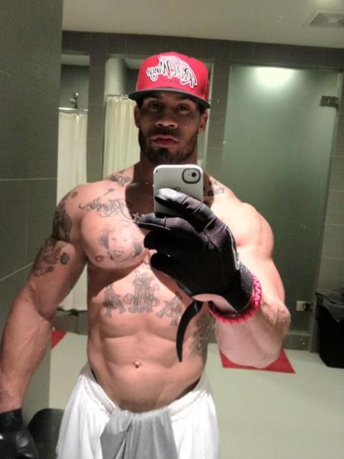 justagaymarriedcouple:  (via Guys with iPhones) 