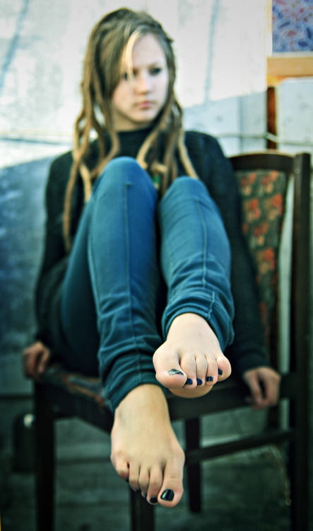 girlfeetlove101:  5girlytoes:  Love for girly feet Follow ;Phttp://5girlytoes.tumblr.com/