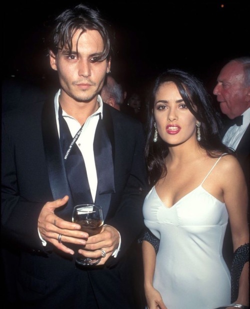 queenrosely:Johnny Depp ve Salma Hayek (1995).