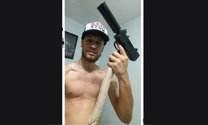 letthegaycommence: catchymemes:     When guns aren’t terrifying they are some of