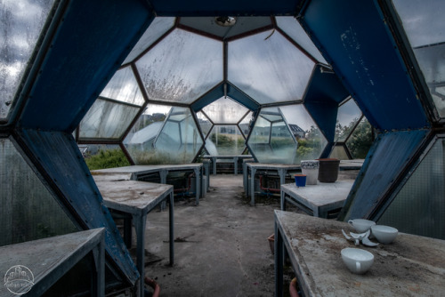 urbanrelicsphotography:MISSION TO MARSThese special “dome greenhouses” are located in a far corner o