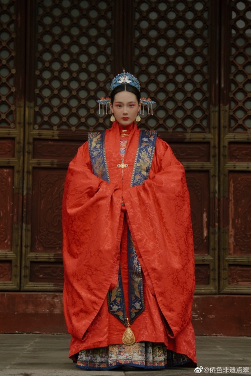 Traditional Chinese hanfu - formal attire/wedding attire of the Ming dynasty. Accessories include a 