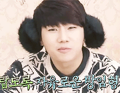  Sunggyu stuffing his face with food..  