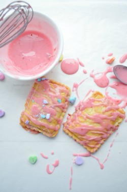 foodiebliss:Homemade Strawberry Pop Tarts