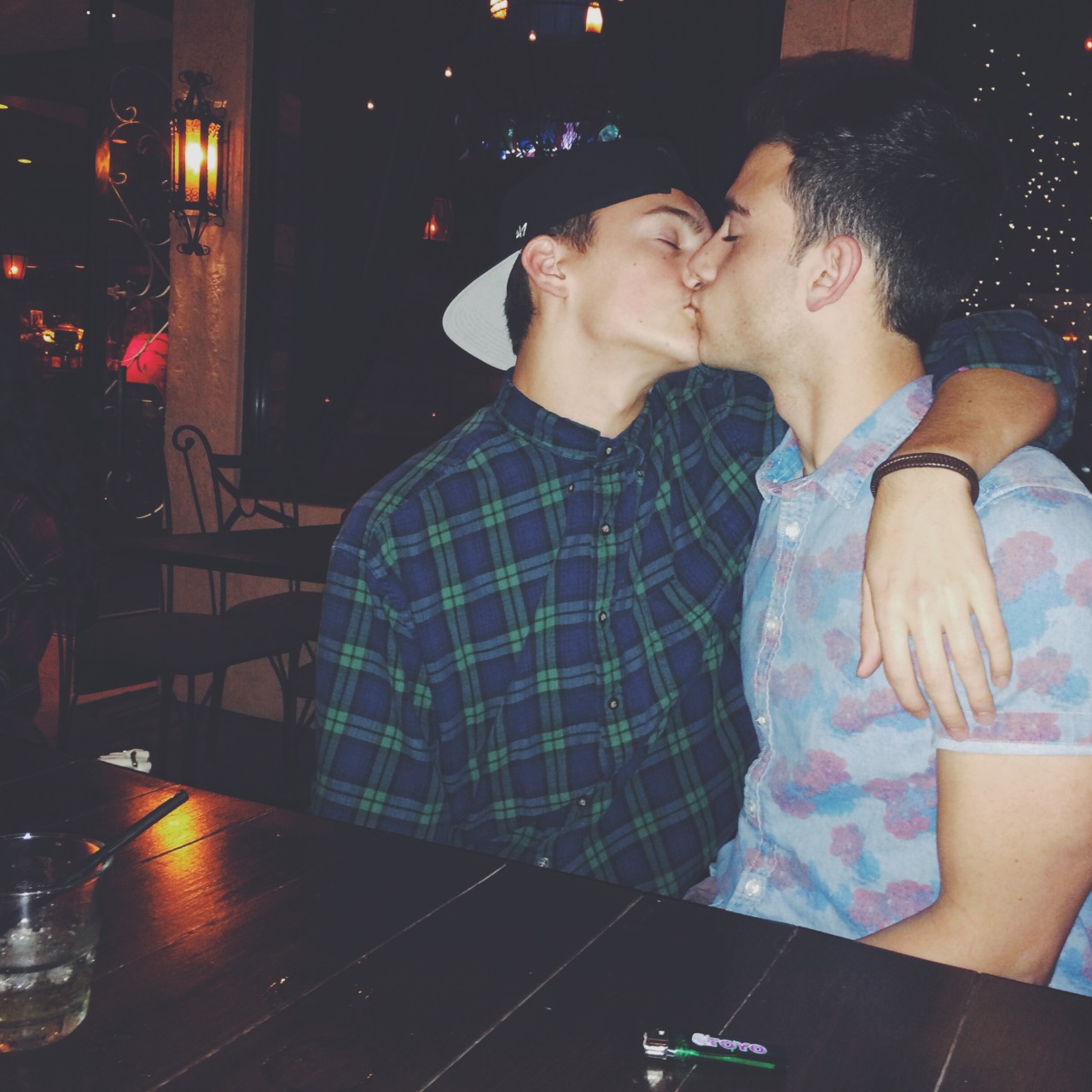 omgaylove:  http://omgaylove.tumblr.com/