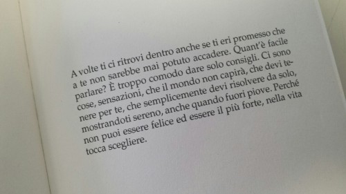 assenze-mai-colmate:   Fuori piove, dentro pure, passo a prenderti? 