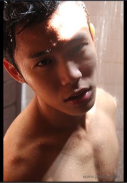 jackdasians:  Follow http://jackdasians.tumblr.com/ for more Asian guys! Send Jack’d photos to snapchat - Jackdasians