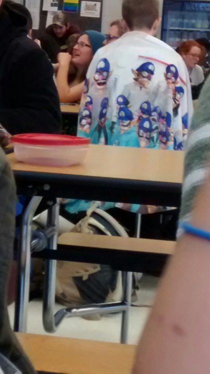 cakecountry: I’m DYIng someone has a waluigi blanket Help me