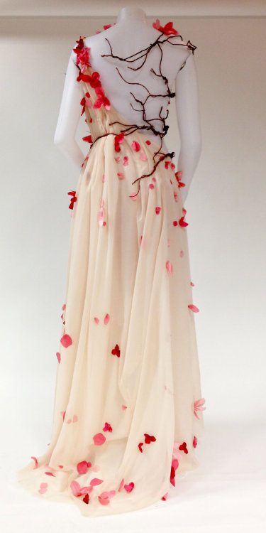 thepatientwhovian:sarena-babaroga:Story of a dress - Lyrota - Persephone Dress10/10 would wear as qu