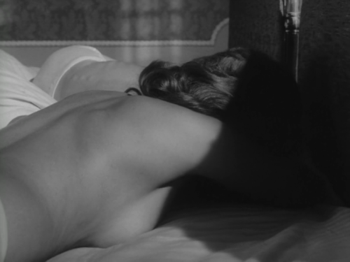 descroissants: The Art of Chiaroscuro: Tystnaden (Ingmar Bergman, 1963)