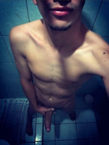 ticomorbosocr: El famoso allan mae que anda viendo que pesca en grindr para coger