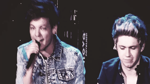  Niall making faces during Louis' solo in Over Again - O2 Arena London [2/1] 