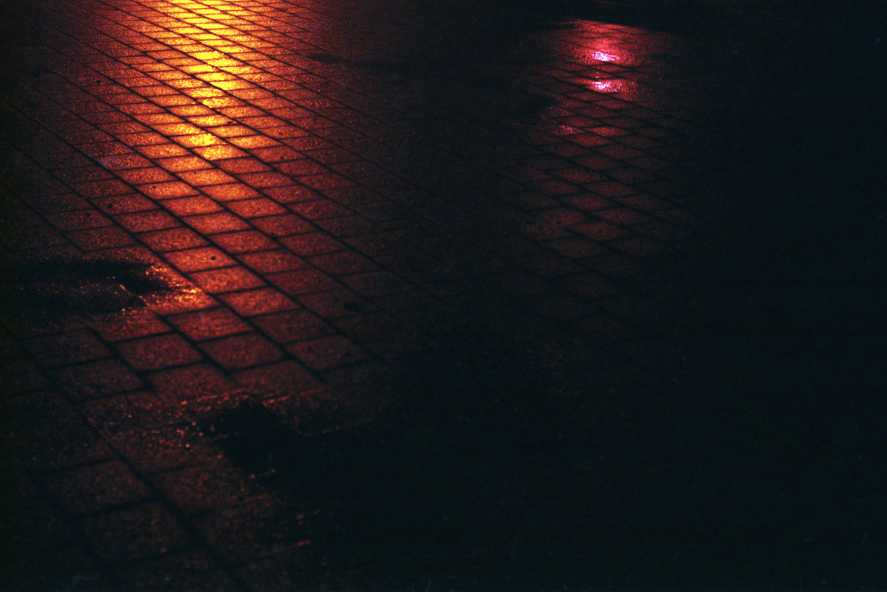 antonnivalis:  new year’s eve 15/16light reflections in a dusty night, berlin 