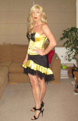 crossdressermeatandfeet:  nina (by translov) 