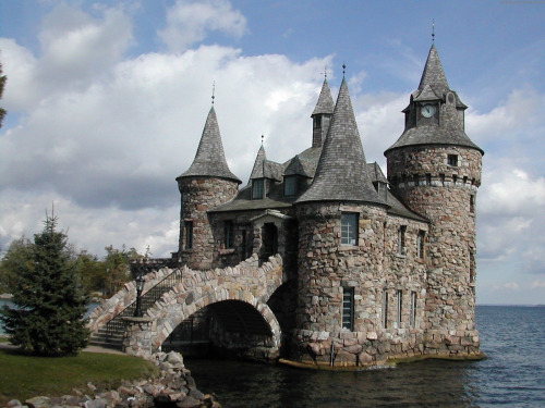 infected:Boldt Castle, Alexandria Bay, New York state (via weheartit)