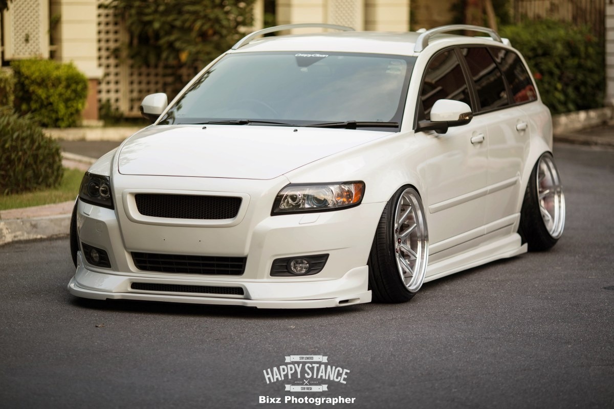 swedmet:  Absolutely insane, super clean, static V50 sitting on 20”x10” x10.5”
