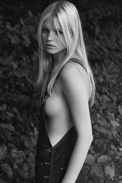 beautifulwomenphotos:  Nadine Leopold 