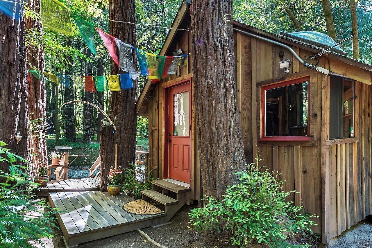 tinyhousetown:A 324 sq ft cabin for sale in Monte Rio, Callfornia   Gorgeous