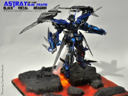 vinesgrowgold:  MODELER: PFS_Custom <br> MODEL TITLE: Astray Blue Frame Black Metal Dragoon<br> KITS USED: MG 1/100 Gundam Astray Blue Frame D, MG 1/100 Gundam Epyon, MSG Kotobukiya Exceed Binder<br> gundamkitscollection