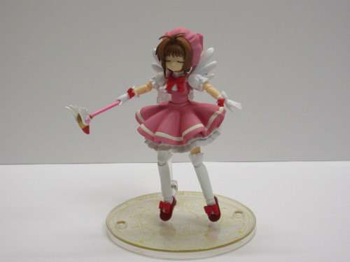 thecardcaptormuseum:  Just playing around with my new figure. I can see why people like these, though I can’t imagine owning a lot of them. It takes so long to lock the pieces in and out. Maybe I’m just being too delicate.