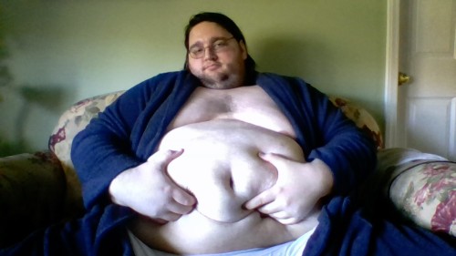Some good morning belly squeezing.