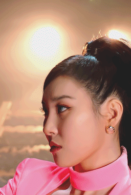 femaleidols:  sunmi ♡ tail 