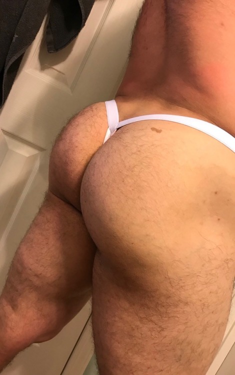 beefybutts:Scott Locker and his PHAT butt