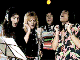 Queen - Somebody To Love (1976)