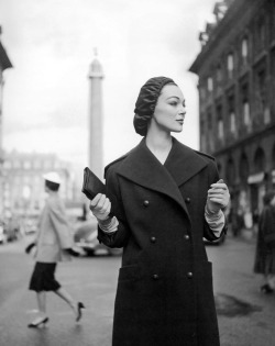 alwaysbevintage:  📷  Ivy Nicholson in Dior, photographed by Georges Dambier for Elle, Paris, 1954 