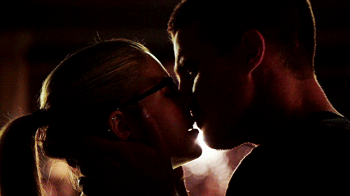 feilcityqueen:Definitive Olicity Momentsrequested by eloquence-of-felicities
