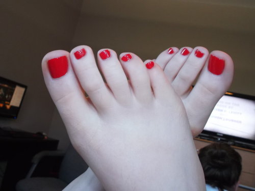 wifeshotfeet:  I want to Kiss these…